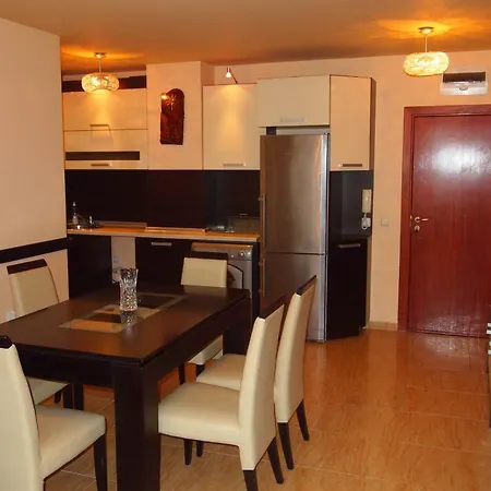 Stylish Two Bedroom סאני ביץ'