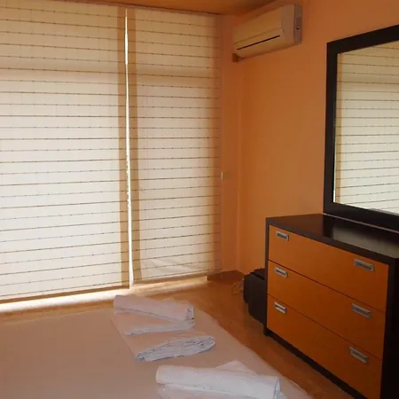 Stylish Two Bedroom סאני ביץ'