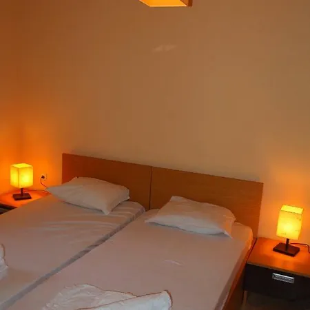Stylish Two Bedroom דירה *