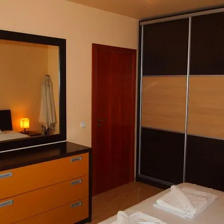 Stylish Two Bedroom דירה