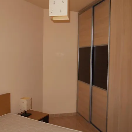 Stylish Two Bedroom דירה
